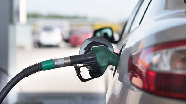 Auto Tips: మీ వాహనంలో ఫుల్ ట్యాంక్ పెట్రోల్ వేయిస్తున్నారా? ముందు ఇవి తెలుసుకోవాల్సిందే!
