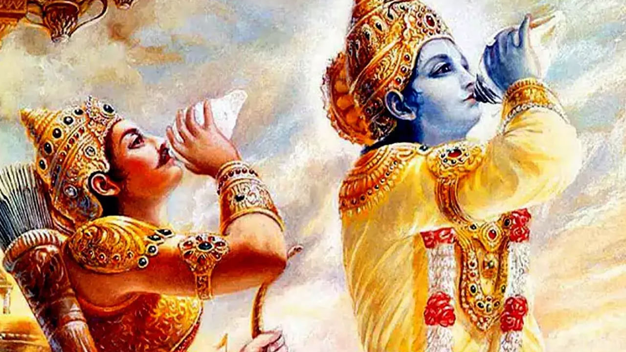 ఇక గీతా జయంతి రోజు ఈ మంత్రాలు జపించడం చాలా మంచిదంట. ఈ రోజున ఓం కృష్ణాయ నమ:.. హరే కృష్ణ హరే కృష్ణ హరే హరే... రామ హరే రామ రామ రామ హరే హరే,  ఓం శ్రీ కృష్ణ: శరణం మమ: ఇలాంటి మంత్రాలు జపించడం చాలా మంచిదంట.