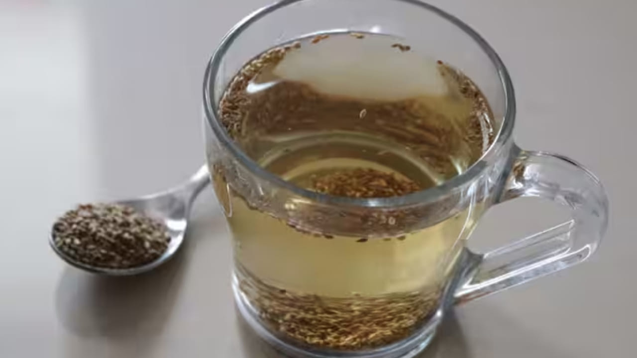 వామును మెత్తటి పౌడర్‌గా చేసుకుని నిల్వ చేసుకోవాలి. పంటి నొప్పితో ఇబ్బంది పడుతున్నవారు.. అర టీ స్పూన్‌ వాము పౌడర్‌, కొద్దిగా ఆలివ్‌ ఆయిల్‌, గోరువెచ్చని నీటితో కలిపి తాగితే, పంటి నొప్పిని తగ్గిస్తుంది. అంతేకాదు..నోటి దుర్వాసన కూడా దూరమవుతుంది.