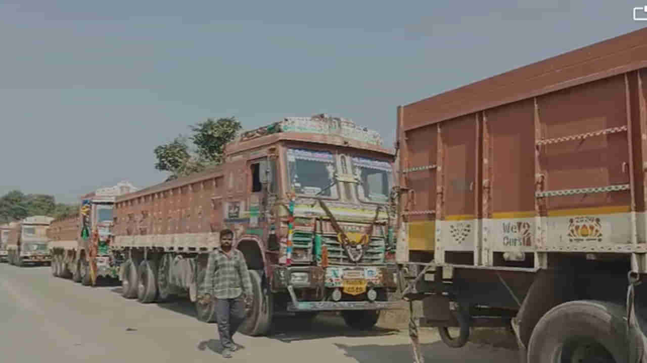 రెండు జిల్లాల సరిహద్దు గ్రామాల మధ్య చిచ్చు పెడుతున్న ఇసుక లారీలు