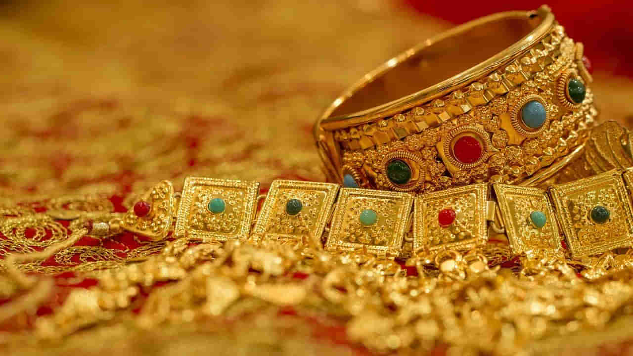 Gold Rate: మహిళలకు బ్యాడ్ న్యూస్.. మళ్లీ భారీగా పెరిగిన బంగారం ధరలు.. 10 గ్రాములపై ఏకంగా..