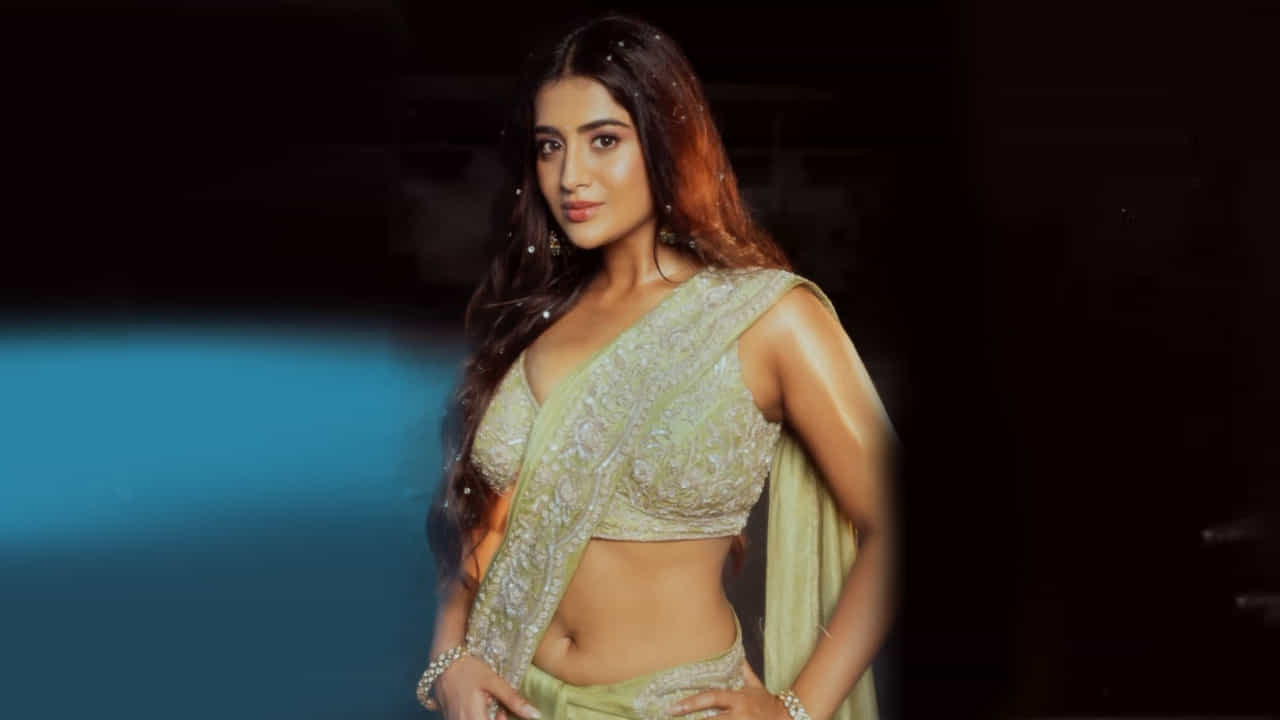 చిన్నప్పటి నుంచి నటనపై మక్కువ ఉన్నందున తన ప్రతిభను మెరుగుపరుచుకుంటూ తన కలలను నిరవేర్చుకోవడానికి కష్టపడుతుంది. పెళ్లి సందడి, అంతకు మించి, అదిరింది వంటి కొన్ని చిత్రాల్లో ఈ ముద్దుగుమ్మ నటనకి అనేక ప్రశంసలను అందుకుంది.