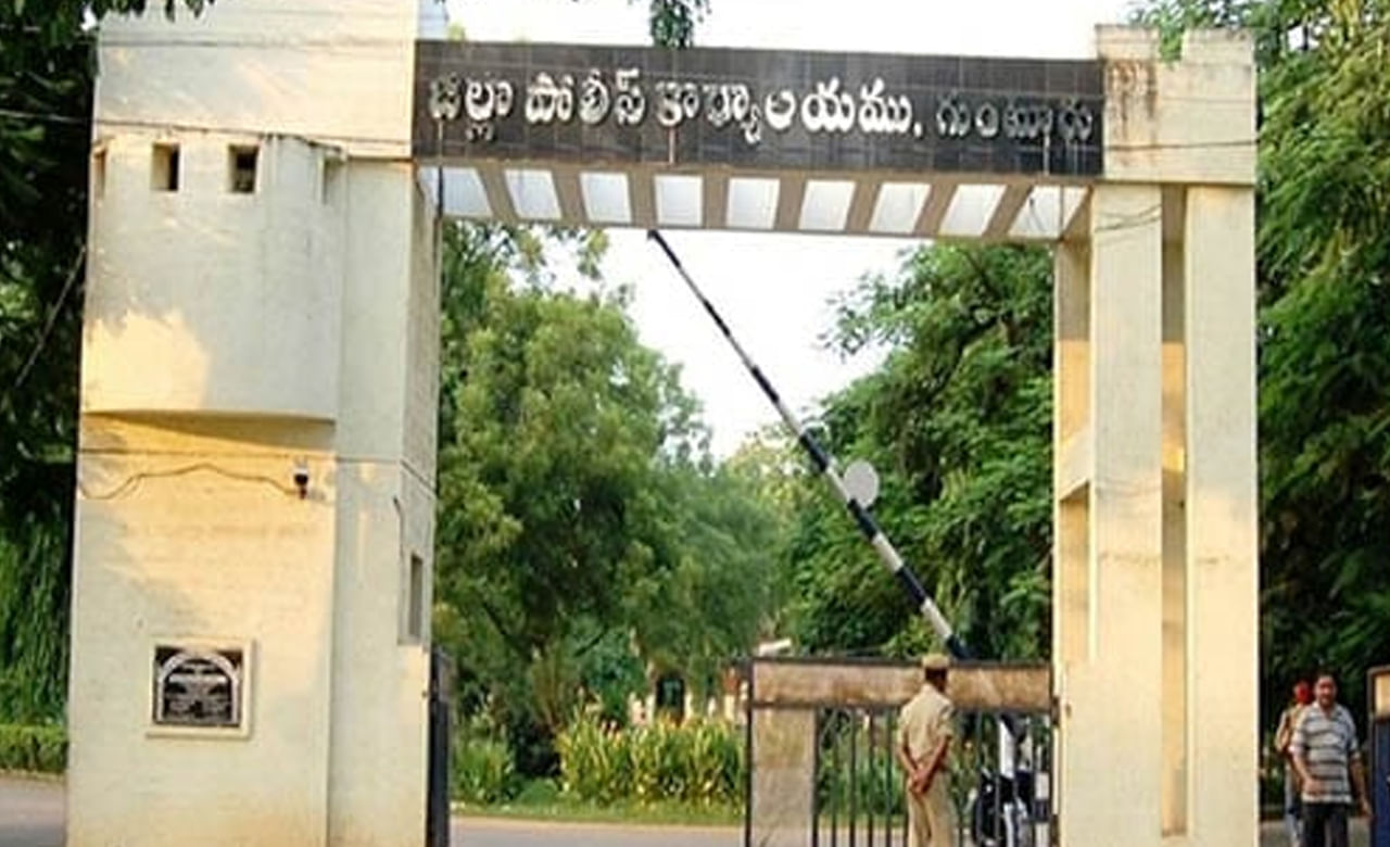 Guntur: బాహుబలి ఎప్పుడు రిలీజ్ అయింది అంటూ క్విజ్.. సమాధానం చెప్పగానే...