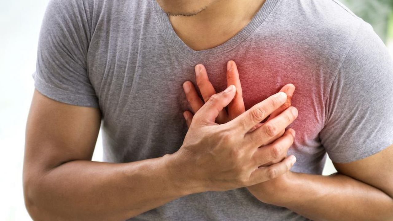 Heart Attack: గుండెపోటు రావడానికి వారం ముందు శరీరం ఇచ్చే హెచ్చరికలు.. గుర్తిస్తే ప్రాణాలు కాపాడుకోవచ్చు!