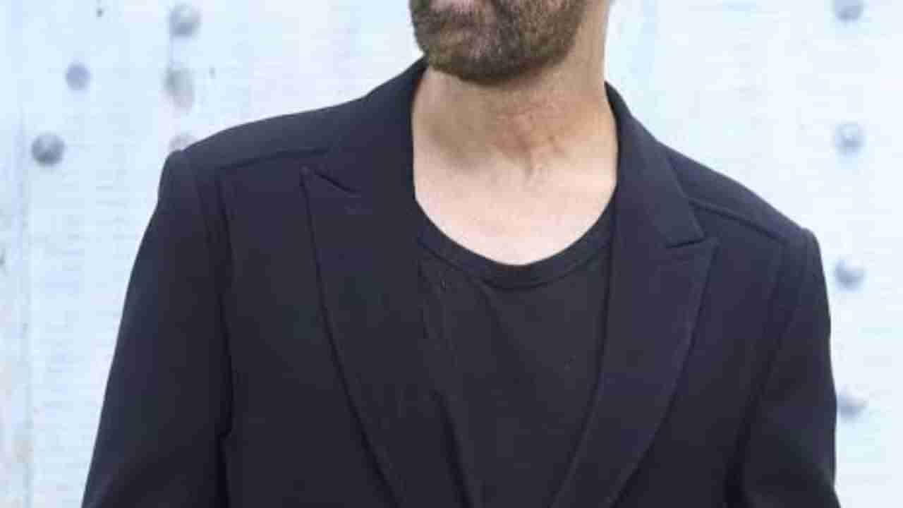 హీరోపైకి 100 గుడ్లు విసిరిన అమ్మాయిలు.. అయినా సరే నవ్వుతూనే ఉన్న ఆ హీరో ఎవరు?