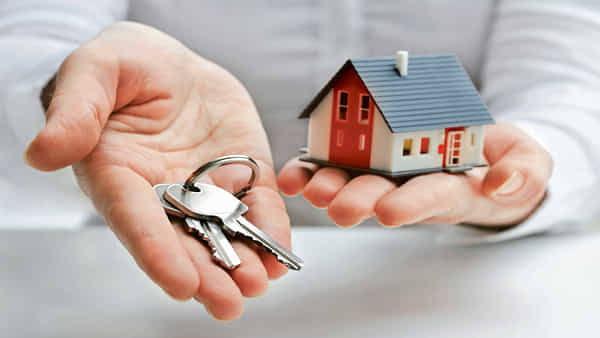 Home Loan: హోమ్ లోన్ తీసుకుంటున్నారా..? ఈ విషయాలు తెలుసుకోండి.. లేకపోతే నష్టపోతారు