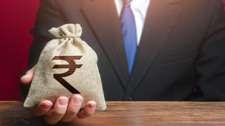 Gold Price Today: దిగి వస్తున్న బంగారం.. తెలుగు రాష్ట్రాల్లో తులం ధర ఎంతంటే..