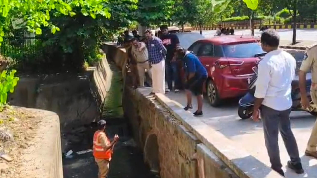 Vizag: 'తాతా ఆ బొమ్మ కావాలి' అని చిన్నారి అడిగింది.. కాలువలో తొంగి చూస్తే గుండె పట్టుకొనే పనైంది..!