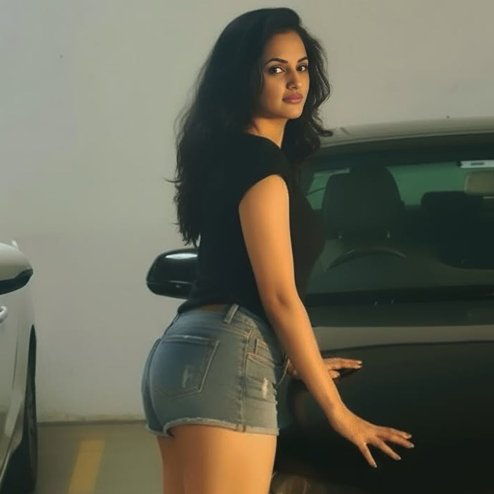 చాలా కాలంపాటు గుప్పెడంత మనసు సీరియల్ ద్వారా తెలుగు ప్రేక్షకులను అలరించిన జ్యోతిరాయ్.. ఆ తర్వాత సీరియల్స్ కు గుడ్ బై చెప్పేసింది. ఇప్పుడు ఓటీటీలో పలు వెబ్ సిరీస్, సినిమాలు చేస్తూ ఫుల్ బిజీగా ఉంటుంది. ఇప్పుడు కిల్లర్ అనే సినిమాలో నటిస్తుంది.