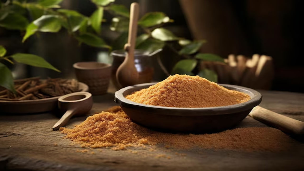 బరువు తగ్గాలనుకుంటున్నారా అయితే లవంగం, బెల్లంను కలిపి తీసుకోవాలి. ఇందులోని గుణాలు కడుపు నిండిన భావన కలిగేలా చేస్తాయి. శ్వాస సంబంధిత సమస్యలతో బాధపడేవారికి కూడా ఇది బాగా ఉపయోగపడుతంది. ముఖ్యంగా ఆస్తమా, లంగ్స్ ఇన్ఫెక్షన్తో బాధపడుతున్న వారికి బెస్ట్ ఆప్షన్గా చెప్పొచ్చు.