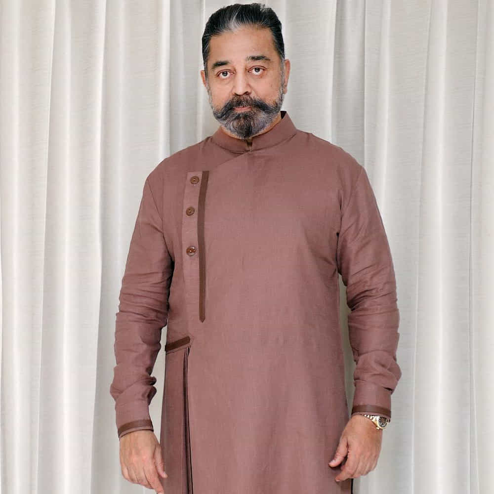 గతేడాది థగ్ లైఫ్ సినిమాతో అడియన్స్ ముందుకు వచ్చారు. భారీ అంచనాల మధ్య విడుదలైన ఈ మూవీ ఆశించిన స్థాయిలో ఆకట్టుకోలేకపోయింది. ప్రస్తుతం ఆయన ఇండియన్ 3 సినిమాతోపాటు కల్కి 2 చిత్రంలో నటిస్తున్నారు. మరోవైపు నిర్మాతగాను వరుస సినిమాలు నిర్మిస్తున్నారు. 