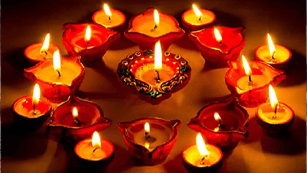 ఎవరైతే కార్తీక మాసంలో దీపారాధన చేయలేదో, వారు శివ కేశవులకు క్షమాపణలు చెబుతూ, నెల రోజుల పాటు దీపారాధన చేయలేకపోయాను అంటూ వీలై నన్ని ఎక్కువ దీపాలను నూనె లేదా నెయ్యితో వెలిగించడం చాలా మంచిదంట. ఈ రోజు దీపం వెలిగించడం  లేదా, నూనె, దీపం దానం చేయడం చాలా మంచిది.