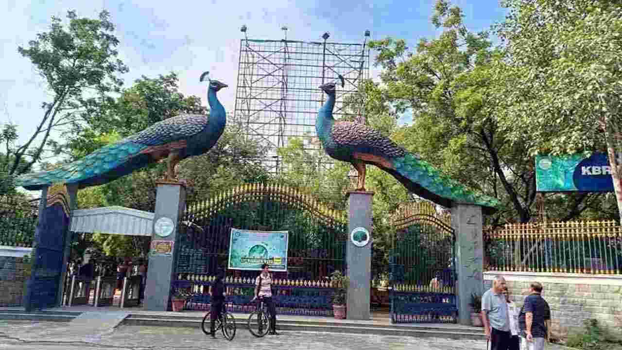 Hyderabad: KBR పార్క్ వద్ద తచ్చాడుతూ అనుమానాస్పదంగా ముగ్గురు.. పోలీసులు వెళ్లి తనిఖీ చేయగా