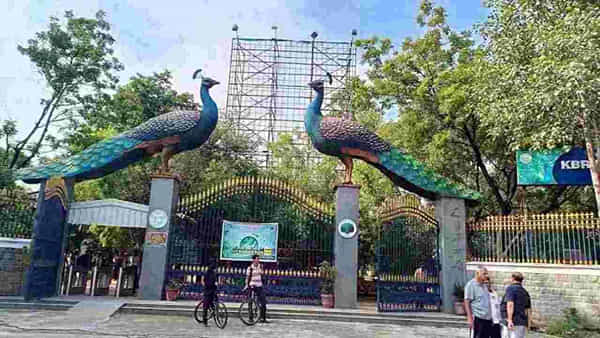Hyderabad: KBR పార్క్ వద్ద తచ్చాడుతూ అనుమానాస్పదంగా ముగ్గురు.. పోలీసులు వెళ్లి తనిఖీ చేయగా
