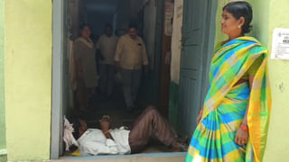 మా గోడు పరిష్కరించండి మహాప్రభో.. తహసీల్దార్ కార్యాలయంలో రైతు దంపతులు ఏం చేశారంటే..