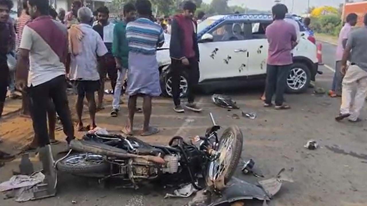 జాతీయ రహదారిపై పెళ్లి కారు బీభత్సం.. ముగ్గురు మృతి, ఏడుగురికి సీరియస్