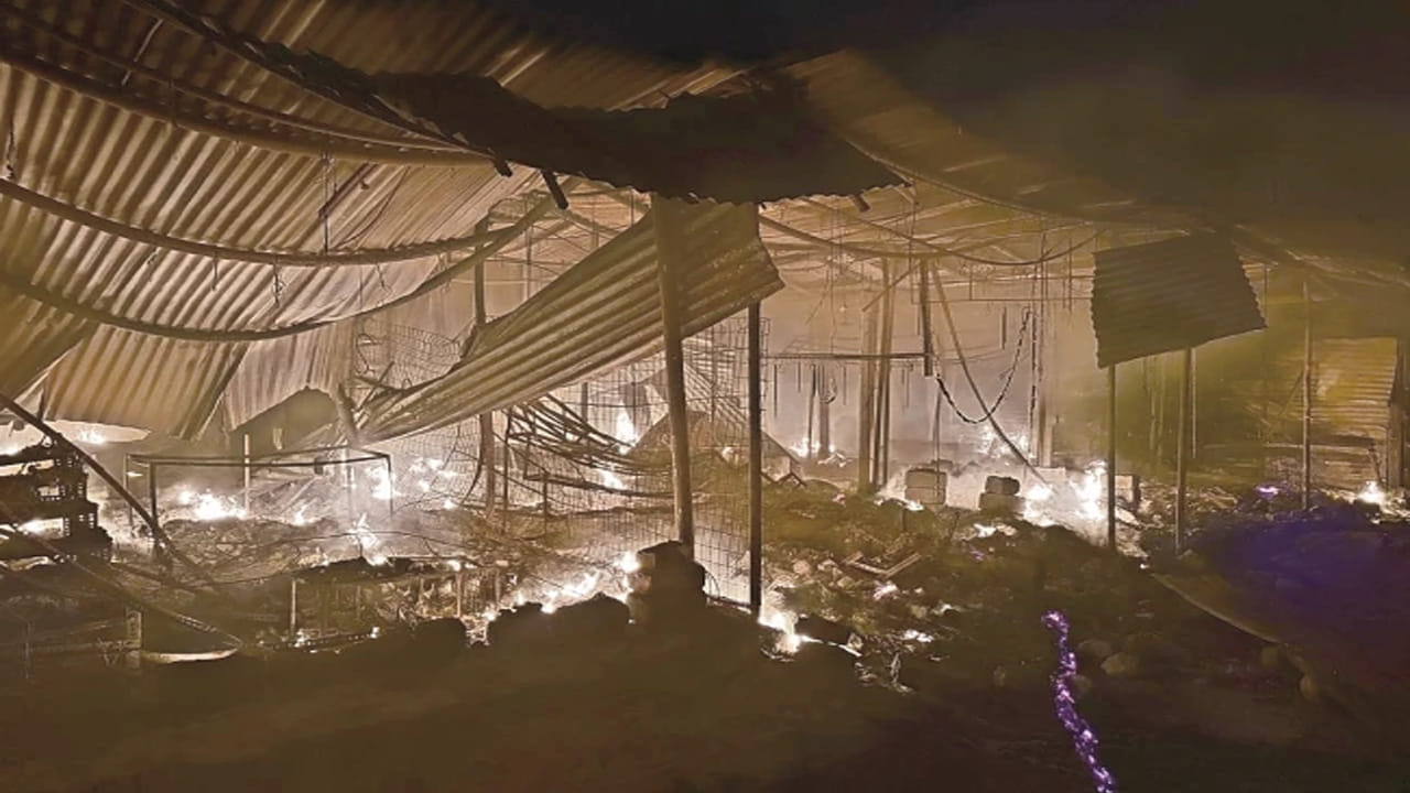 Kondagattu: కొండగట్టులో భారీ అగ్నిప్రమాదం.. కాలి బూడిదైన 32 షాపులు.. భారీగా ఆస్తి నష్టం