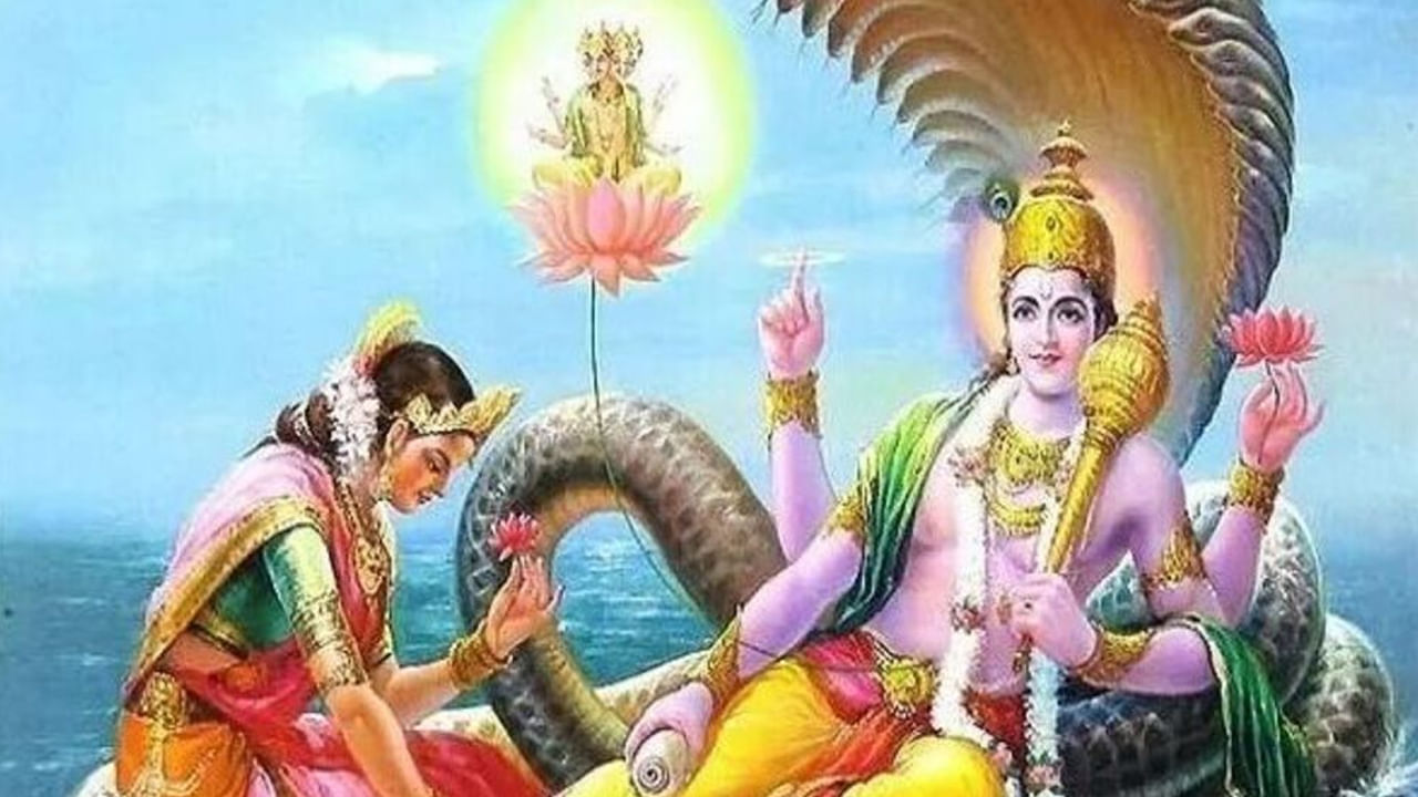 గ్రహాల కలయిక వలన యోగాలు ఏర్పడుతుంటాయి. అయితే శక్తివంతమైన గ్రహాలు బుధుడు, సూర్యగ్రహం రెండు గ్రహాల కలయిక ఈ నవంబర్ నెలలో జరగనుంది.దీని వలన లక్ష్మీనారాయణ యోగం ఏర్పడ నుంది. దీంతో నాలుగు రాశుల వారికి అద్భుతమైన ప్రయోజనాలు చేకూరనున్నాయి. ఇంతకీ ఆ రాశులు ఏవి అంటే?