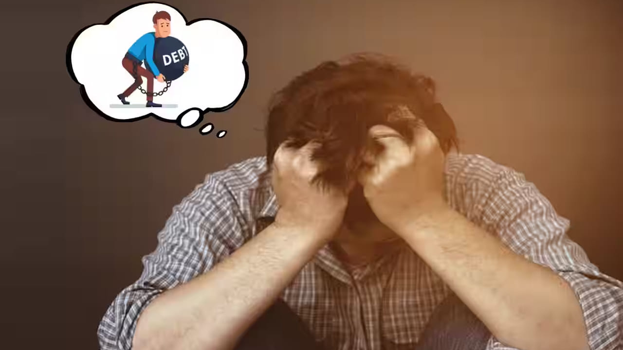 రికవరి ఏజెంట్లతో వివాదం.. లోన్ తీసుకున్న వ్యక్తి ఏం చేశాడంటే..?