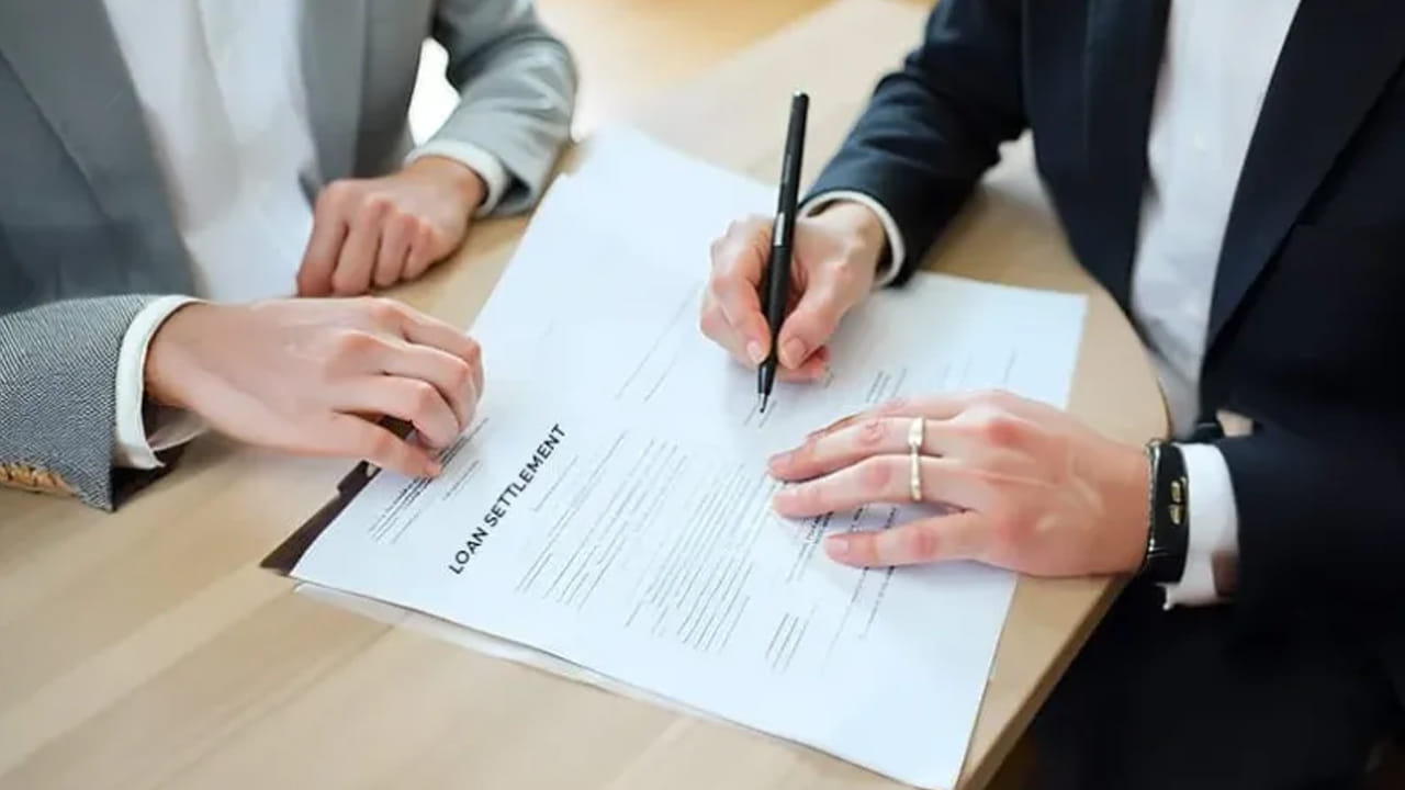 Loan Settlement: బ్యాంకులతో లోన్లు సెటిల్మెంట్ చేసుకుంటున్నారా..? ఈ విషయాలు తెలుసుకోకపోతే మీకే నష్టం..