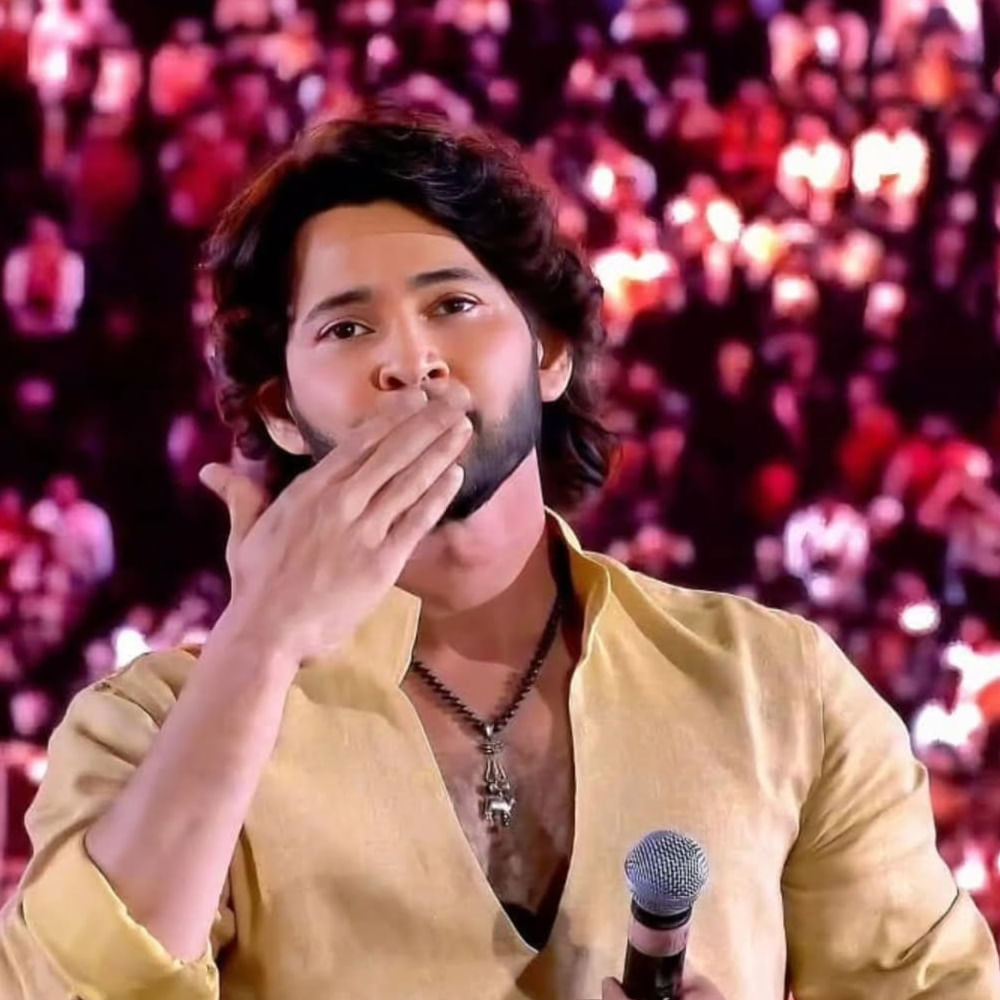 50 ఏళ్ల వయసులో పాతికేళ్ల కుర్రాడిలా అద్భుతమైన ఫిట్‌నెస్ తోపాటు.. స్టైలీష్ లుక్ లో కనిపిస్తూ అందరినీ ఆశ్చర్యానికి గురిచేస్తున్నారు మహేష్. నిజానికి మహేష్ లుక్స్ గురించి ప్రత్యేకంగా చెప్పక్కర్లేదు. తన ఫిట్నెస్, డైట్ విషయంలో ఎన్నో జాగ్రత్తలు తీసుకుంటారు. 