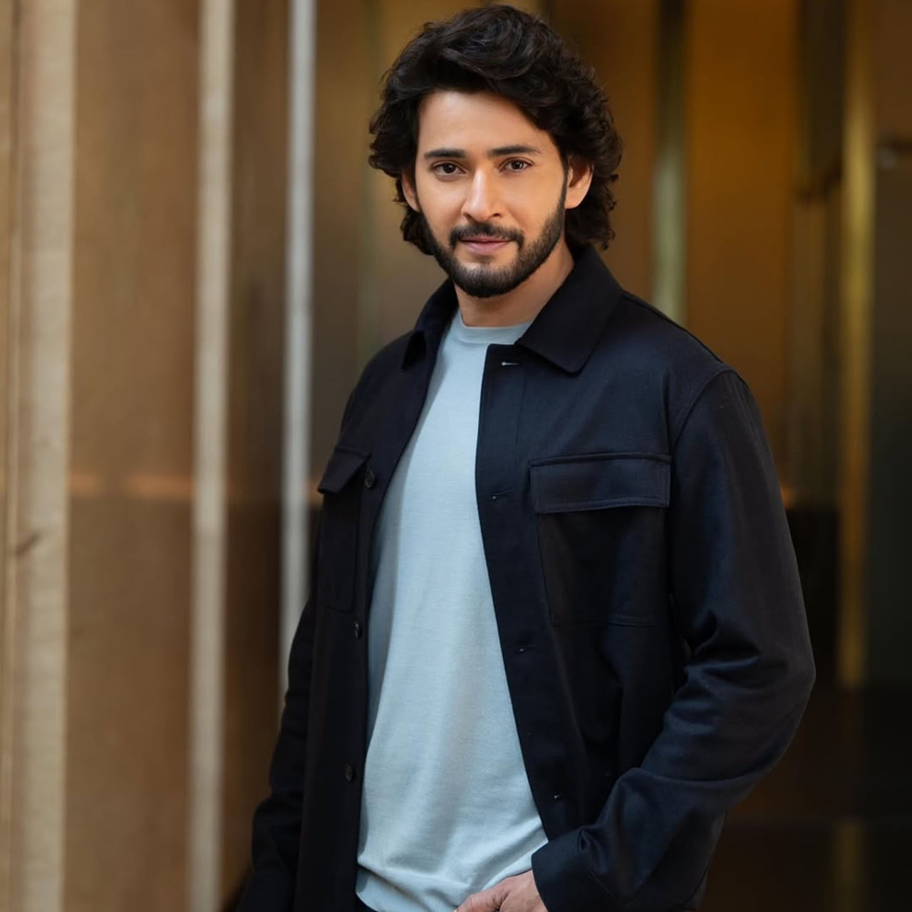 సూపర్ స్టార్ మహేష్ బాబు ప్రధాన పాత్రలో డైరెక్టర్ రాజమౌళి రూపొందిస్తున్న సినిమా వారణాసి. ఎంతో ప్రతిష్టాత్మకంగా తెరకెక్కిస్తున్న ఈ సినిమాపై ఇప్పటికే భారీ హైప్ నెలకొంది. ఇందులో గ్లోబల్ బ్యూటీ ప్రియాంక చోప్రా, మలయాళీ హీరో పృథ్వీరాజ్ సుకుమారన్ కీలకపాత్రలు పోషిస్తున్నారు. 