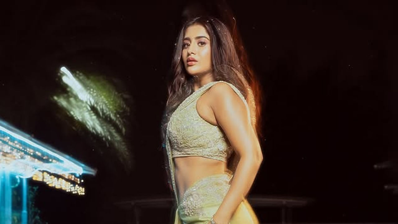 2021లో ఆది సాయి కుమార్, సురభి పురాణిక్ జంటగా నటించిన శశి సినిమాతో మంచి గుర్తింపు తెచ్చుకుంది ఈ వయ్యారి. తర్వాత నటించిన ప్రేమ్ కుమార్ అనే చిత్రంలో తన నటనతో సినీ వీక్షకులను ఆకట్టుకుంది వయ్యారి భామ రాశి సింగ్.