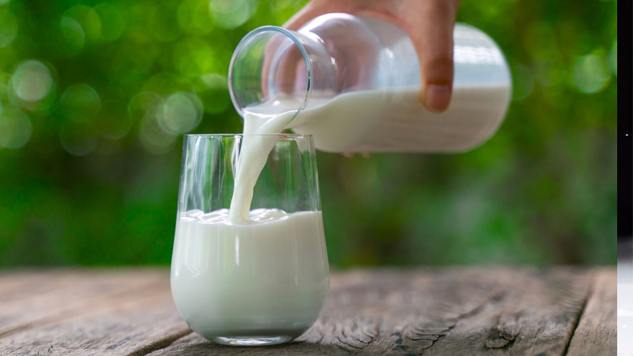 ఆయుర్వేదంలో లవంగాలు ఎంతో కీలకమైనవి. లవంగాలు నొప్పుల నుంచి తక్షణ ఉపశమనం కలిగించడానికి ఉపయోగిస్తారు. ఇవి దంతాలు, చిగుళ్ల సమస్యలను తగ్గించడంలో సహాయపడతాయి. ఇందు కోసం లవంగాలను పాలలో కలుపుకుని తాగొచ్చు.