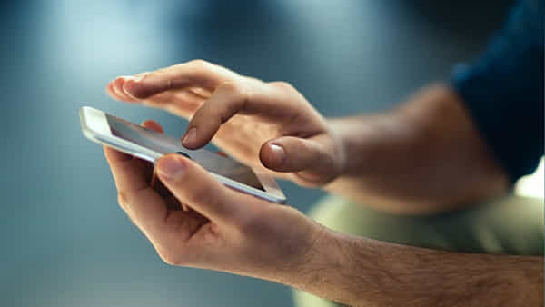 Recharge Price Hike: మొబైల్ వినియోగదారులకు షాకింగ్ న్యూస్.. మళ్లీ రీఛార్జ్ ధరలు పెరగనున్నాయా? ఎప్పటి నుంచి?