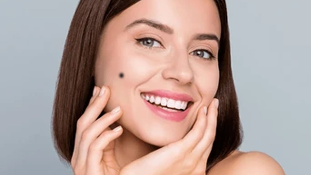 నాయకత్వ లక్షణాలు: ఒక వివరణ ప్రకారం,  కుడి బుగ్గపై పుట్టుమచ్చ ఉన్న వ్యక్తి వినూత్నంగా ఆలోచించేవాడని, బాగా సంపాదిస్తాడని, శక్తితో కూడిన నాయకత్వం లక్షణాలు కలిగి ఉంటాడని నమ్ముతారు. ప్రజల్లో మంచి నాయకుడిగా పేరు పొందుతాడు. 