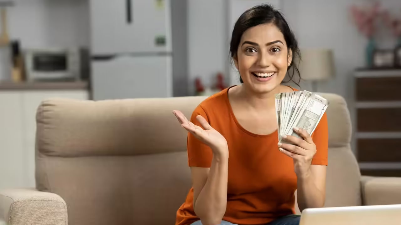 వాస్తు ప్రభావం వంట గదిపై చాలా ఎక్కువగా ఉంటుంది. అయితే ఎవరైతే వంటగదిని శుభ్రంగా ఉంచుకోరో, అలాగే స్టవ్, సింక్ ఒకదానికి మరొకటి పక్క పక్కనే ఉంటుందో, వారికి అప్పుల బాధలు ఎక్కువ ఉంటాయంట.  ఇక అప్పుల బాధలతో బాధపడే వారు తమ ఇంటికి ఉత్తరం దిశలో వాటర్ ఫౌంటైన్ పెట్టుకోవడం వలన డబ్బు సమస్యలన్నీ తొలిగిపోతాయంట.