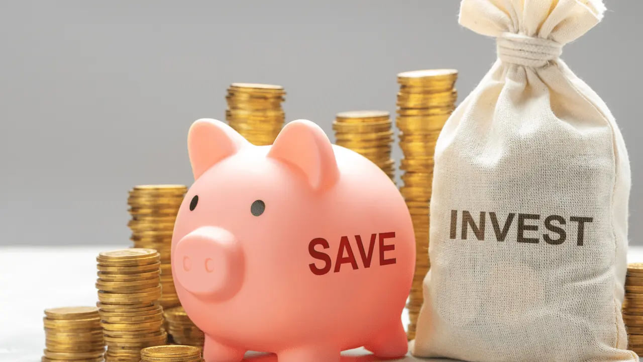 ఎంత కష్టపడినా డబ్బు పొదుపు చేయలేకపోతున్నారా? ఎంత కష్టపడినా డబ్బు పొదుపు చేయలేకపోతున్నారా?