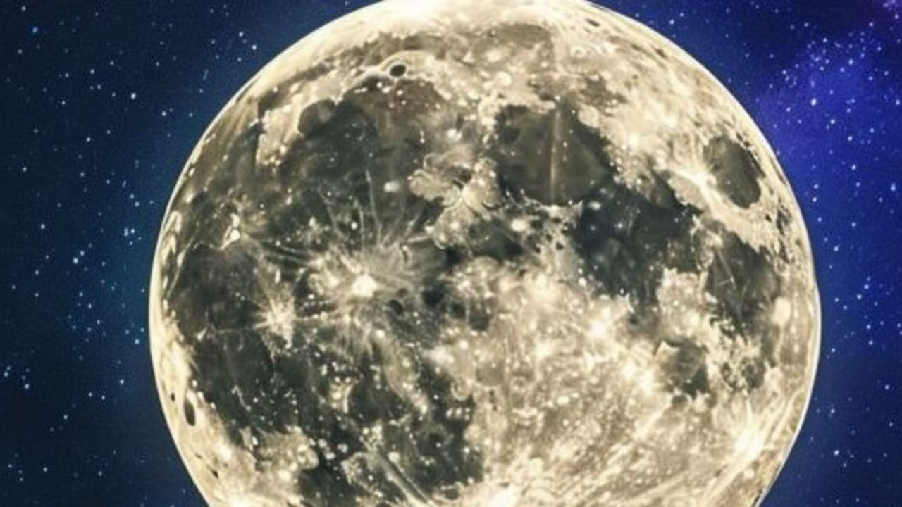 అక్టోబర్ 31న చంద్రుడి సంచారం అద్భుతమైన ఫలితాలనిస్తుంది. అంతే కాకుండా, దీని ప్రభావం వలన నవంబర్ ఒకటొవ తేదీ నుంచి నాలుగు రాశుల వారికి కోరిన కోర్కెలు నెరవేరనున్నాయి.  ఇంతకీ ఆ రాశులు ఏవి అంటే?