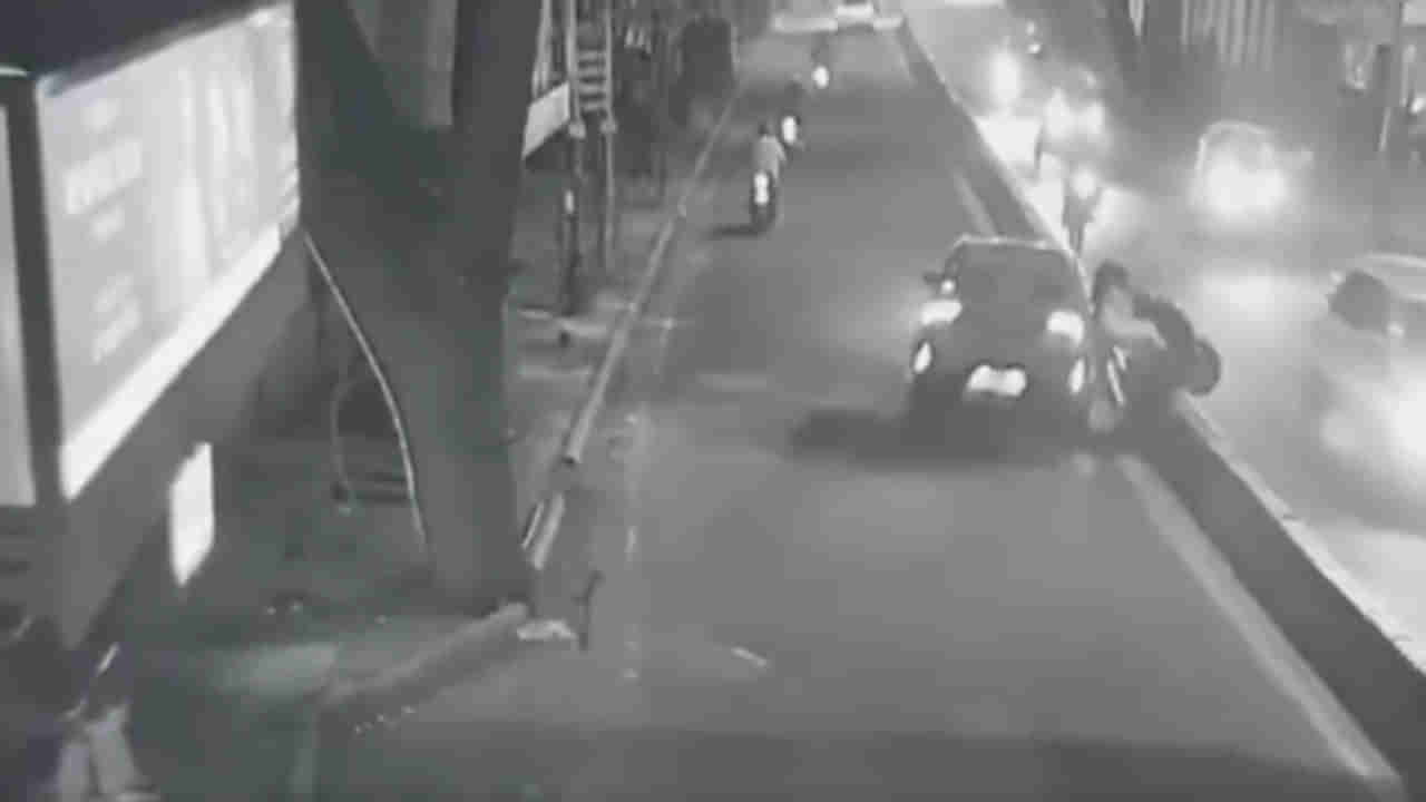 Viral Video: సీసీటీవీ కెమెరాలో రికార్డయింది చూసి నెటిజన్స్ షాక్... బెంగళూరు రోడ్డులో షాకింగ్ హత్యాయత్నం!