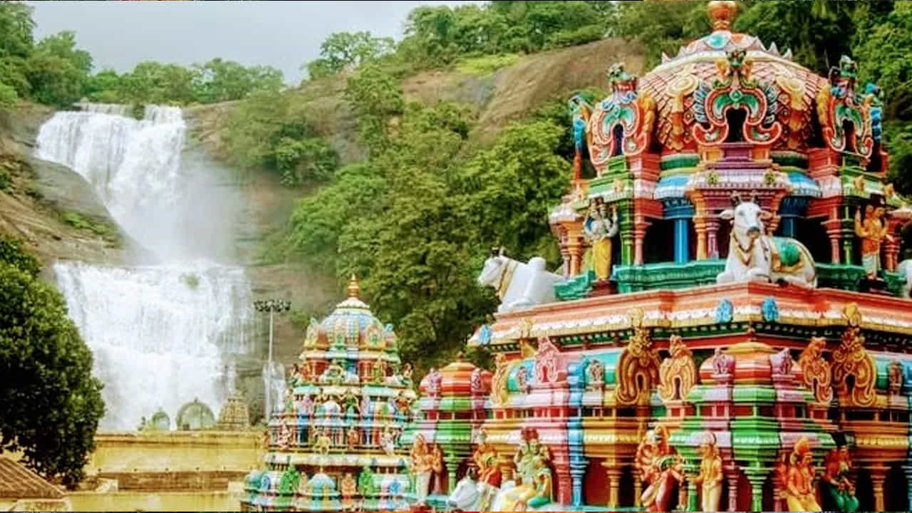 సంస్కృతి, వాస్తుశిల్పలకు నెలవు దేవాలయాల రాష్ట్రంగా ఖ్యాతిగాంచిన తమిళనాడులోని తిరునల్వేరి జిల్లాలో కుర్తాళంలో ఒక గణపతి ఆలయం అనేక రహస్యాలను దాచుకుంది. ఇక్కడ ఉన్న వినాయకుడిని ‘నాడి గణపతి’ అని పిలుస్తారు. ఇలా నాడి గణపతి అని పిలవడానికి కూడా ఒక కథ ఉంది. ఈ ప్రాంతంలో తపస్సు చేయడానికి నిర్ణయించుకున్న మహా సిద్ధయోగి మౌనస్వామి ఒక మఠాన్ని ఏర్పాటు చేశారు. అంతేకాదు శ్రీ సిద్దేశ్వరి అమ్మవారిని ప్రతిష్టించారు. అనంతరం ఇక్కడ వినాయకుడి విగ్రహన్ని ప్రతిష్టించి ప్రాణ ప్రతిష్ట చేయాలని భావించారు.