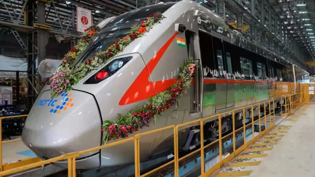 రన్నింగ్ ట్రైన్లో బర్త్డే సెలబ్రేషన్స్, ప్రీ వెడ్డింగ్ షూట్ చేసుకోవచ్చు! ఎక్కడో కాదు మన దేశంలోనే..