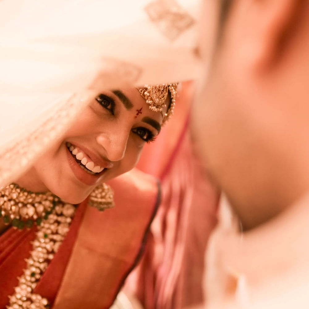  అదే సమయంలో నారా రోహిత్ నటిస్తోన్న ప్రతినిధి 2 సినిమాకు ఎంపికయ్యారు. ఈ మూవీతో నటిగా సినీరంగంలోకి అడుగుపెట్టిన శిరీష.. మొదటి సినిమాకే నటిగా ప్రశంసలు అందుకున్నారు. 