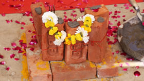 కొత్తగా ఇల్లు కడుతున్నారా..భూమి పూజ సమయంలో ఇవి తప్పనిసరి!