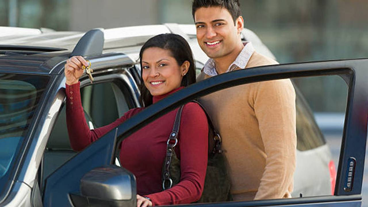 అయితే డిసెంబర్ నెల వస్తుంది. సంక్రాంతి, క్రిస్టమస్ సందర్భంగా చాలా కంపెనీలు ఆఫర్స్ ఇస్తుంటాయి. దీంతో ఈ నెలలో చాలా మంది కొత్త వాహనం కొనుగోలు చేయాలి అనుకుంటారు. అయితే 2025 పంచాంగం ప్రకారం డిసెంబర్ నెలలో కొత్త వాహనం కొనుగోలు చేయడానికి శుభ తేదీలు ఏవో ఇప్పుడు మనం చూద్దాం. 