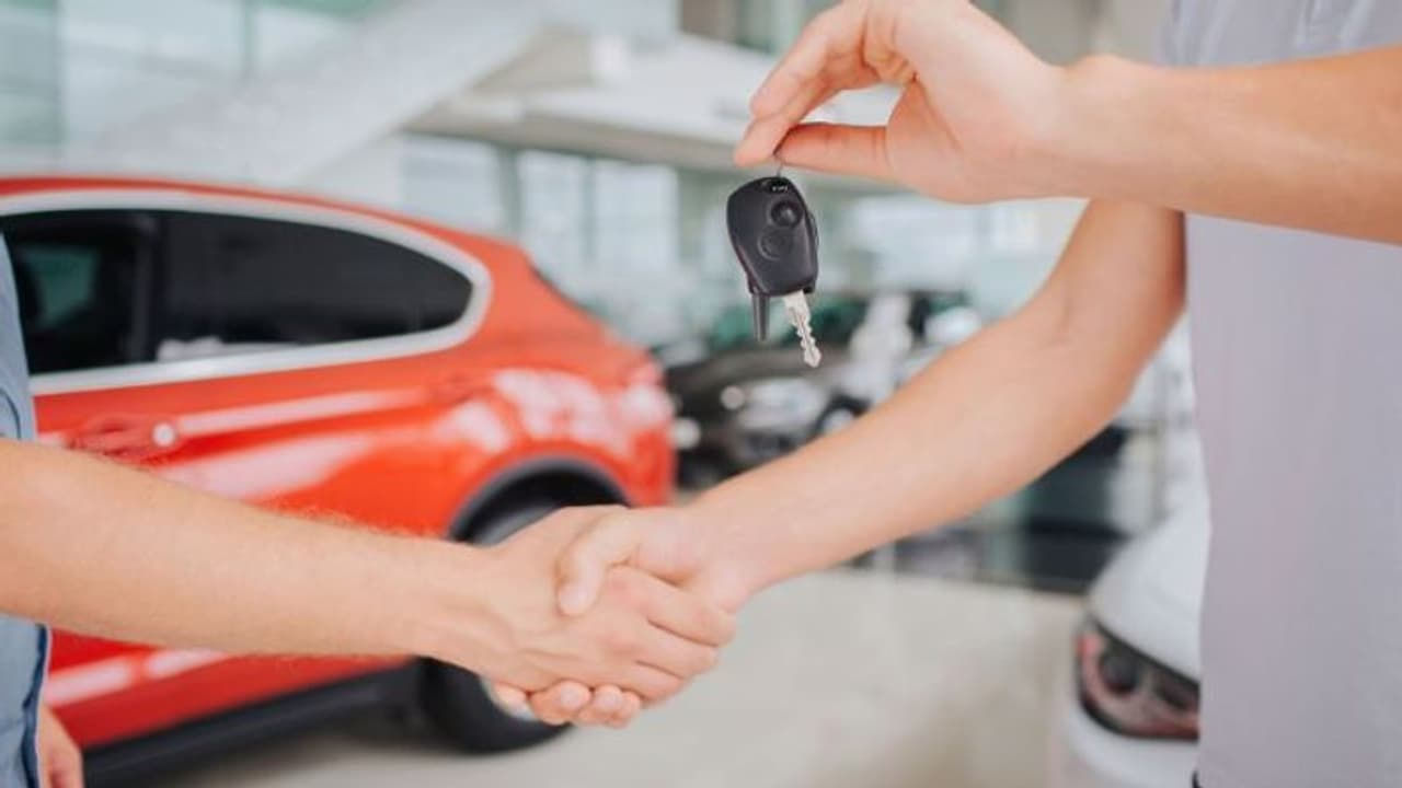 2025లో డిసెంబర్ నెలలో వాహనం కొనుగోలు చేయడానికి డిసెంబర్ 1వ తేదీ సోమవారం చాలా మంచిది. ఈరోజు ఉదయం 6.57 AM నుంచి 7:01 PM వరకు మంచి సమయం. అలాగే డిసెంబర్ 4 గురువారం కూడా చాలా మంచి రోజు ఈ రోజు 4:54 నుంచి 2:50 వరకు మంచి సమయం. డిసెంబర్ 5వ తేదీ శుక్రవారం రోజు కూడా వాహనాలు కొనుగోలు చేయడానికి శుభ సమయం. ఈ రోజు 7:00AM నుంచి 12:55AM వరకు మంచి సమయం.