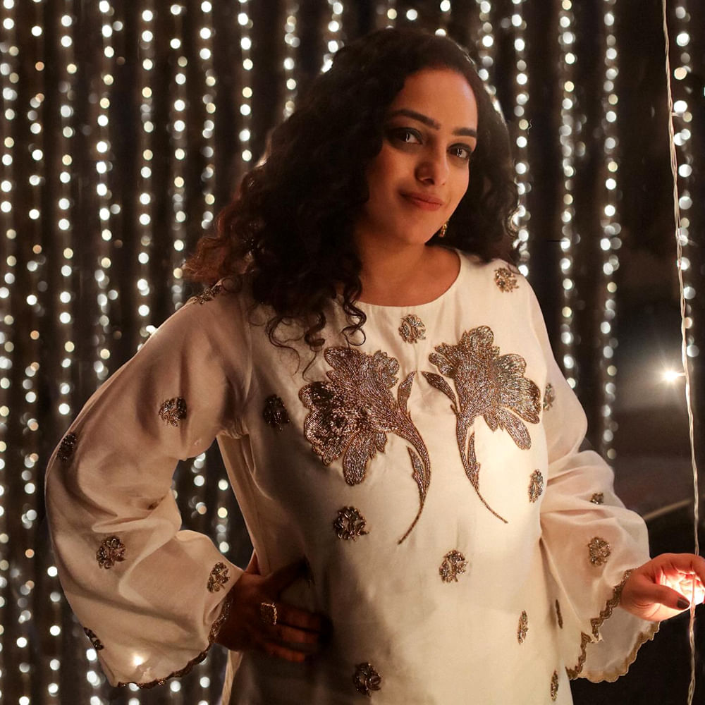 ఇటీవల విడుదలైన ఈ మూవీ మంచి రెస్పాన్స్ అందుకుంది. ఈ సినిమాతో కేవలం హీరోయిన్గానే కాకుండా.. నిర్మాతగానూ సక్సెస్ అయ్యింది నిత్యామీనన్. ఈ సందర్భంగా మీడియా సమావేశంలో నిత్యా మాట్లాడుతూ.. తనకు సినీ పరిశ్రమలో ఎదురైన చేదు అనుభవాలను గురించి చెప్పుకొచ్చింది.