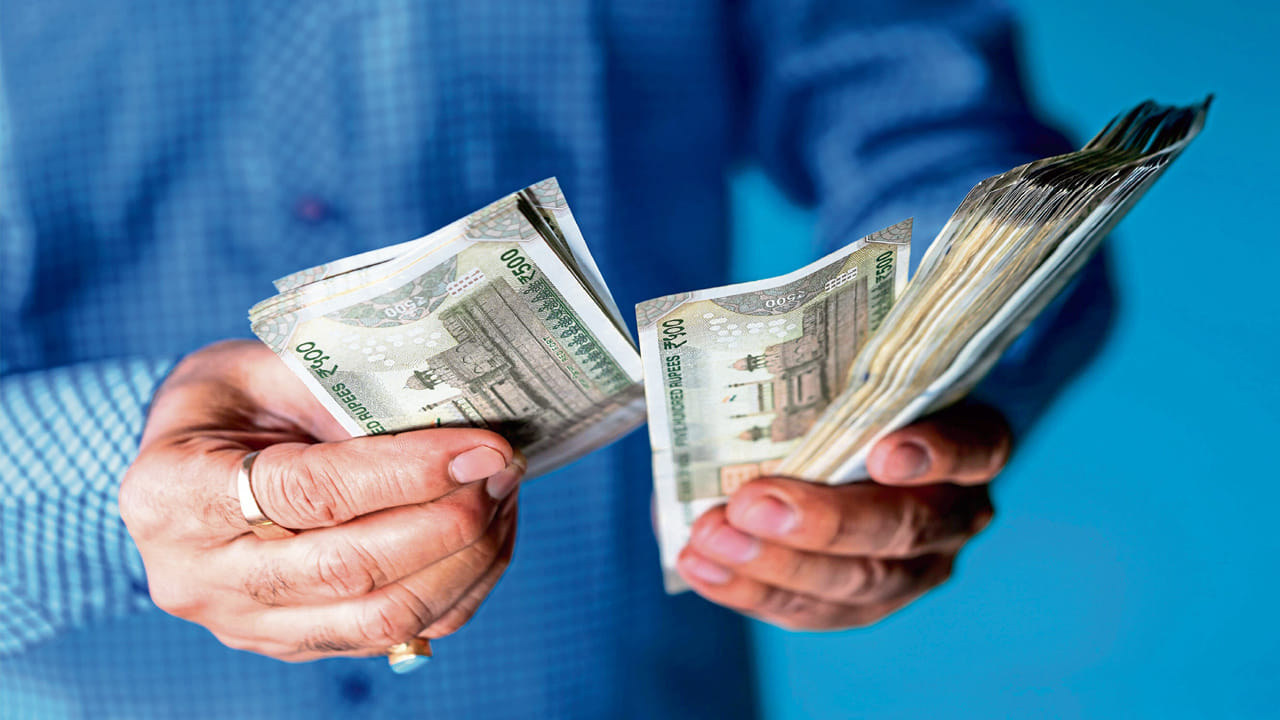 Investment Ideas: డబ్బులు దాచుకోవాలనుకునేవారికి గోల్డెన్ ఛాన్స్.. ఈ కేంద్ర ప్రభుత్వ పథకంలో పెట్టుబడి పెడితే డబ్బులే.. డబ్బులు..