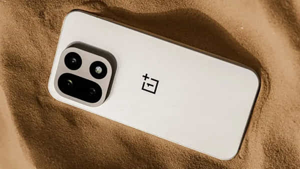 Smartphone: మొబైల్ లవర్స్కి అదిరిపోయే గుడ్న్యూస్.. సర్ప్రైజ్ ఫీచర్లతో వన్ప్లస్ నయా ఫోన్.. లాంచ్ డేట్ ఫిక్స్..