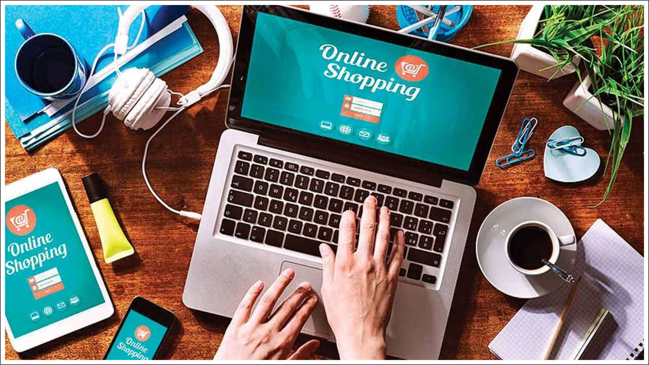  Online Shopping Dark Pattern: ఈ రోజుల్లో ప్రపంచం నలుమూలల నుండి ప్రజలు ఆన్‌లైన్‌లో షాపింగ్ చేస్తున్నారు. వారు ఇంటి కిరాణా సామాగ్రి నుండి స్మార్ట్‌ఫోన్‌లు, టీవీల వరకు దాదాపు ప్రతిదీ ఆన్‌లైన్‌లో ఆర్డర్ చేస్తారు. కానీ మనమందరం పట్టించుకోని ఒక కీలకమైన విషయం ఉంది. మీరు మీ కార్ట్‌కి ఒక వస్తువును జోడించి ఆపై చెల్లించడానికి వెళ్ళినప్పుడు ధర అకస్మాత్తుగా పెరుగుతుందని మీరు తరచుగా గమనించే ఉంటారు. ఈ ఆకస్మిక పెరుగుదల ఎందుకు జరుగుతుందో మీరు ఎప్పుడైనా ఆలోచించారా?