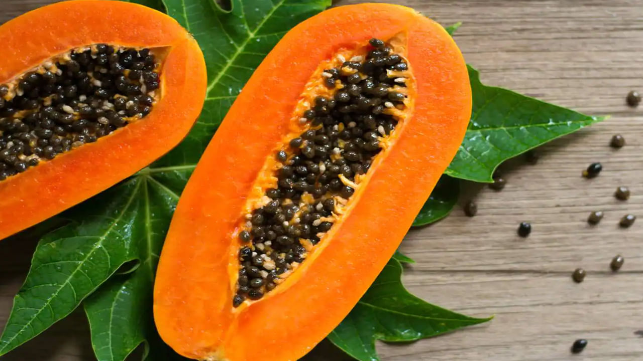 అయితే కొంతమంది బొప్పాయిని అస్సలు తినకూడదు. ప్రస్తుత మారిన జీవనశైలిలో చాలా మంది మూలవ్యాధితో బాధపడుతున్నారు. మూలవ్యాధితో బాధపడేవారు బొప్పాయిని పూర్తిగా తినడం మానేయాలి. ఎందుకంటే ఇది సమస్యను మరింత తీవ్రతరం చేస్తుంది. 