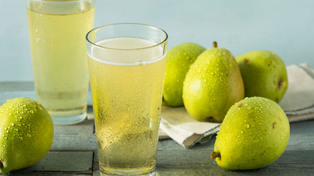 రక్తహీనతకు: పియర్ పండ్లు ఐరన్కు మంచి మూలం. హిమోగ్లోబిన్ లోపం ఉన్నవారు పియర్ పండ్లు, జ్యూస్ రూపంలో తీసుకోవటం వల్ల రక్తహీనతను దూరం చేసుకోవచ్చు. పియర్ ఫ్రూట్ లో పొటాషియం అధికంగా ఉండడం వల్ల రక్తపోటును నియంత్రించడంలో సహాయపడుతుంది. ఫైబర్ పుష్కలంగా ఉండడం వల్ల చెడు కొలెస్ట్రాల్ స్థాయిలను తగ్గిస్తుంది.