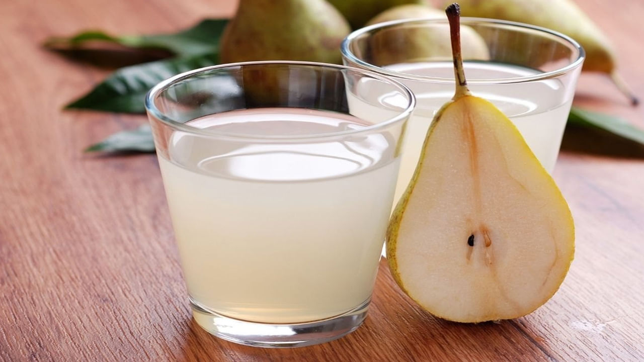 ఎముకల కోసం: ఎముకల ఆరోగ్యానికి పియర్ పండ్లు చాలా మంచిది. జ్యూస్ రూపంలో తీసుకోవటం వల్ల దీనిలోని కాల్షియం సమృద్ధిగా లభిస్తుంది. కాల్షియం ఎముకలను బలోపేతం చేయడానికి సహాయపడుతుంది. తరచూ పియర్ పండ్లు, జ్యూస్ తీసుకోవటం వల్ల ఎముకలు బలంగా మారుతాయి.