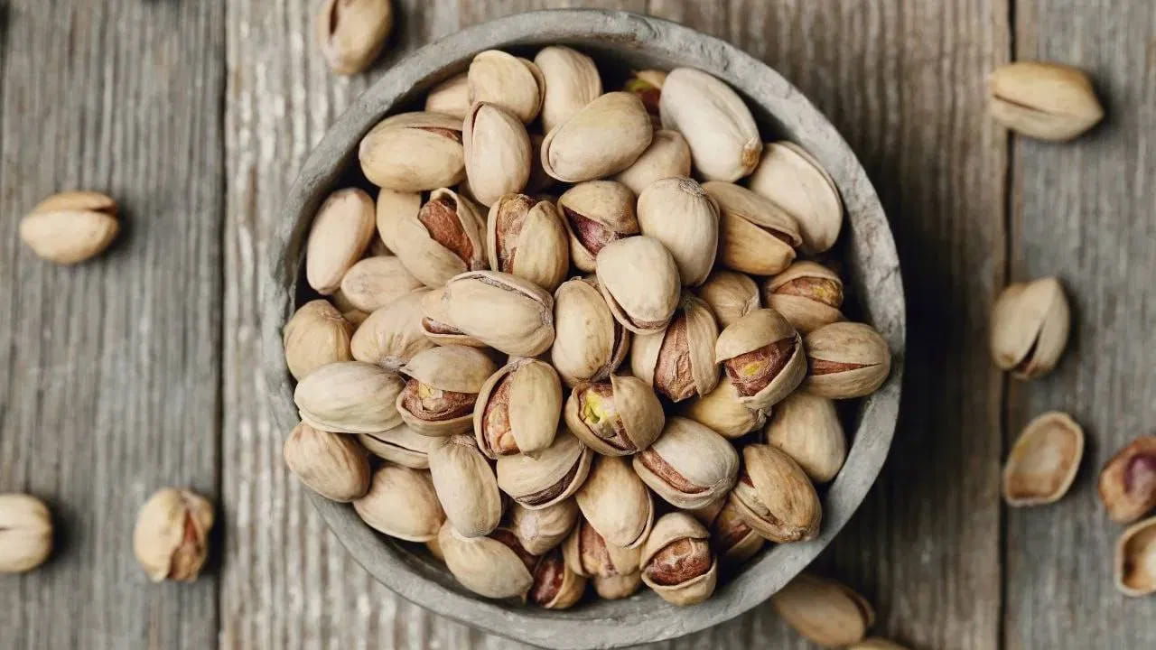 ప్రతిరోజు ఉదయం పూట ఐదు నుంచి ఏడు వరకు పిస్తాపప్పులు తినడం ఆరోగ్యానికి మేలు చేస్తుంది. ఏడు కంటే ఎక్కువ పిస్తాపప్పులు తింటే మాత్రం ఆరోగ్యానికి అంత మంచిది కాదు.