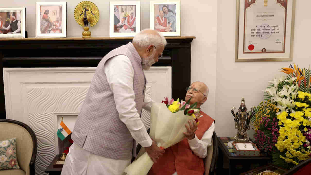 PM Modi: అగ్రనేత ఎల్.కె.అద్వానీ ఇంటికి వెళ్లి జన్మదిన శుభాకాంక్షలు తెలిపిన ప్రధాని మోదీ