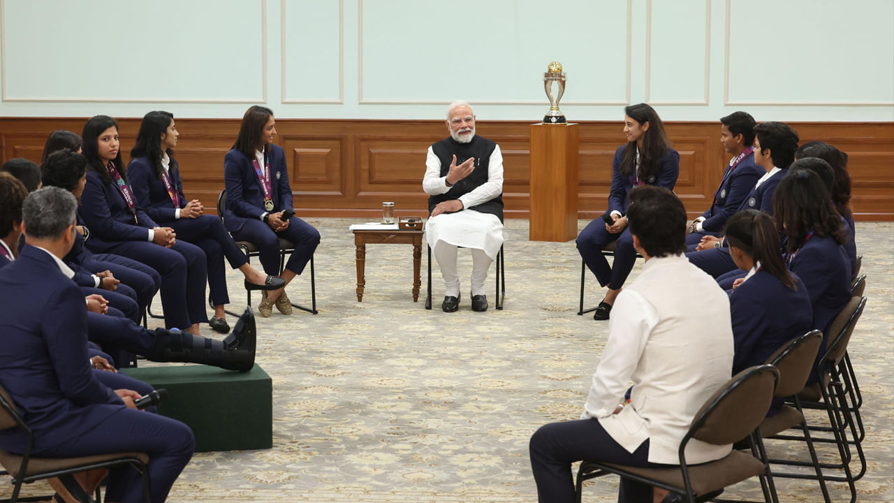 Pm With Women Champions